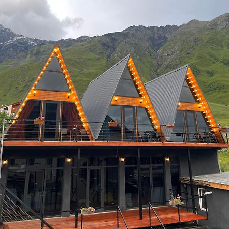Pyramid Kazbegi Hotel Buitenkant foto