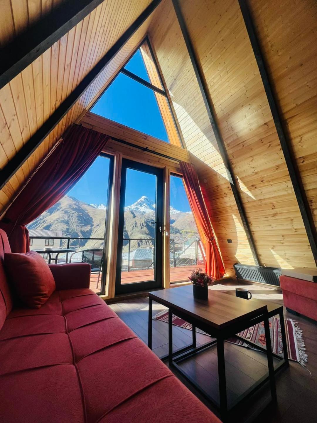 Pyramid Kazbegi Hotel Buitenkant foto