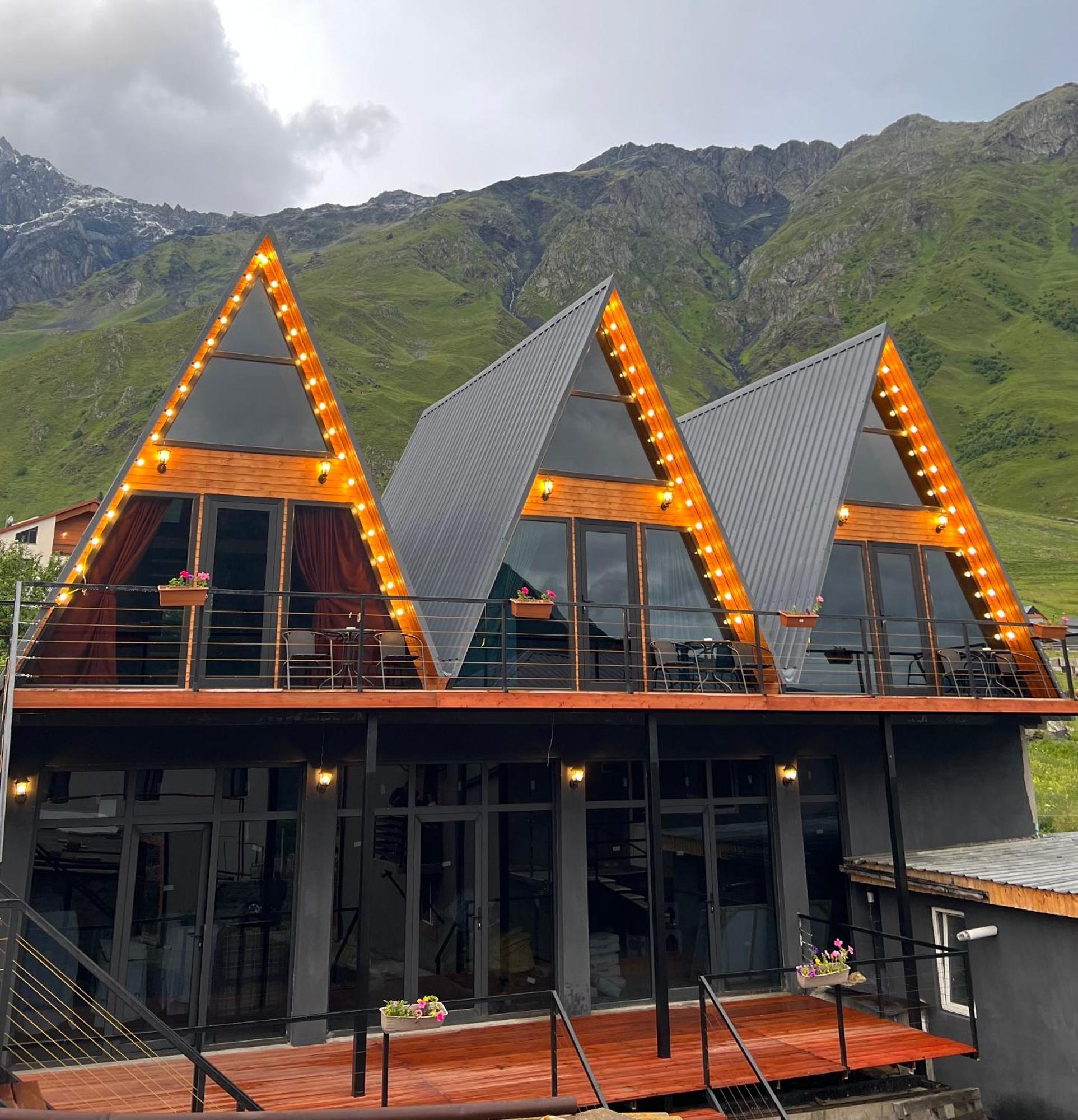 Pyramid Kazbegi Hotel Buitenkant foto