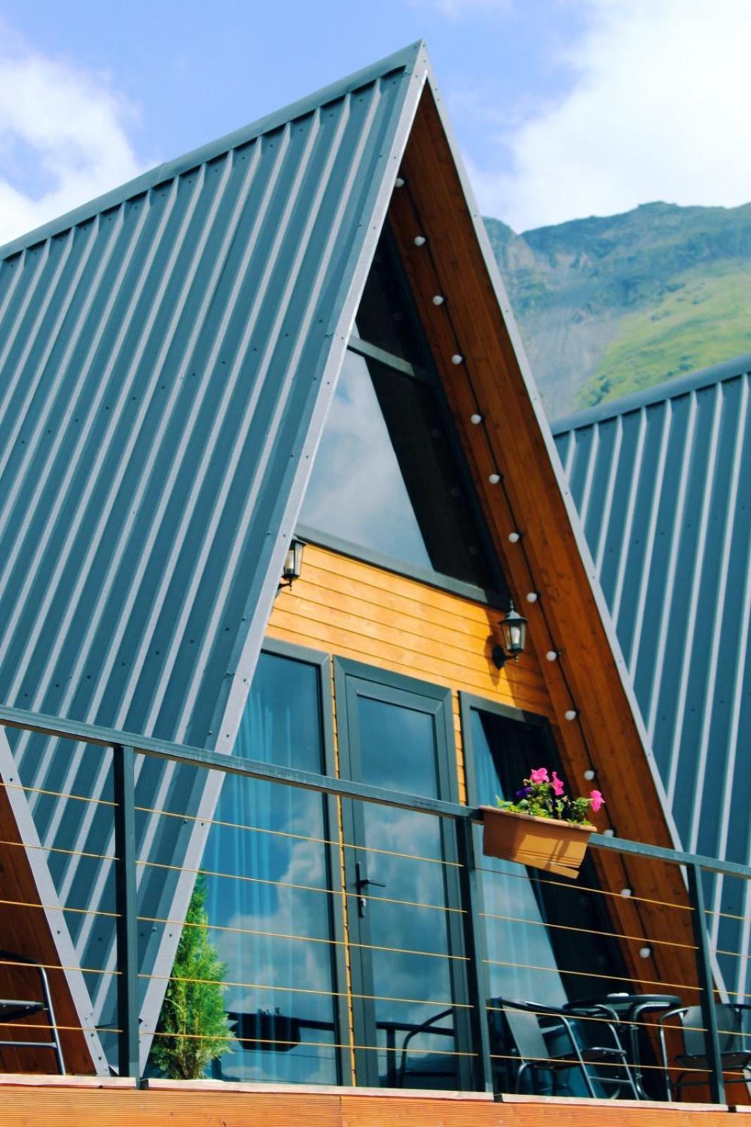 Pyramid Kazbegi Hotel Buitenkant foto